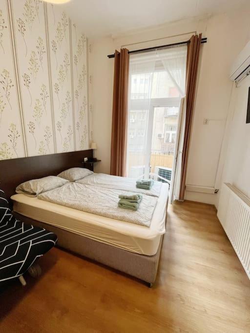 1#Parliament Sunflower Apartments Room Budapest Eksteriør billede
