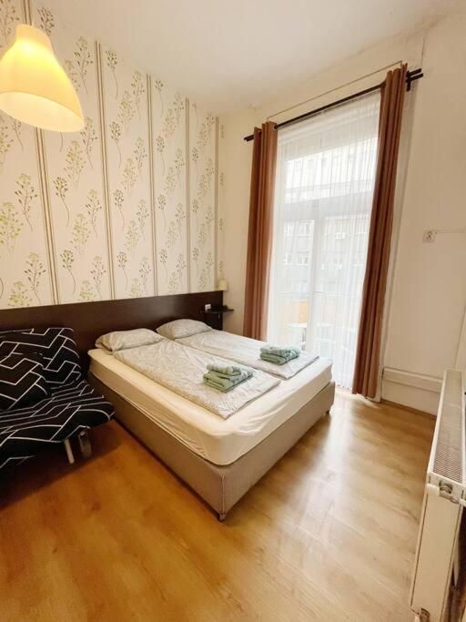 1#Parliament Sunflower Apartments Room Budapest Eksteriør billede